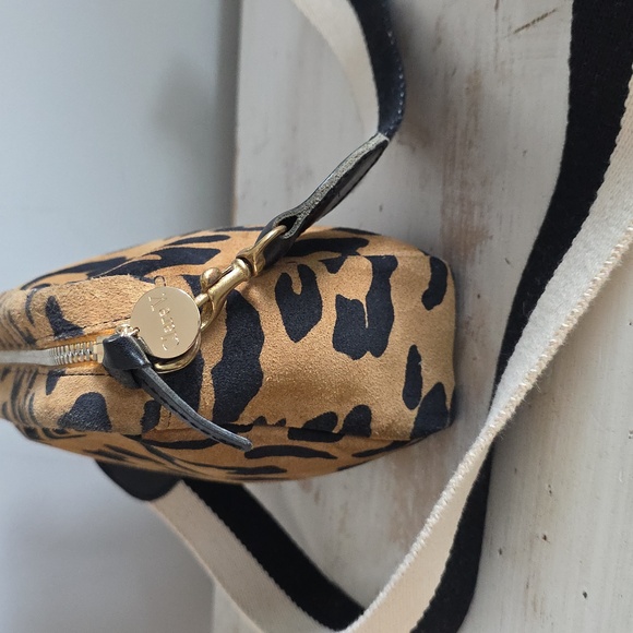 Clare V Midi Sac In Leopard Suede With Crossbody Strap - Picture 3 of 13